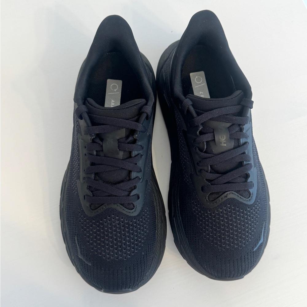 HOKA Arahi 7 Sneakers - Triple Black - Picture 9 of 9